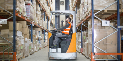 Fork Lift Truck In Warehouse 511786204 5584X3723