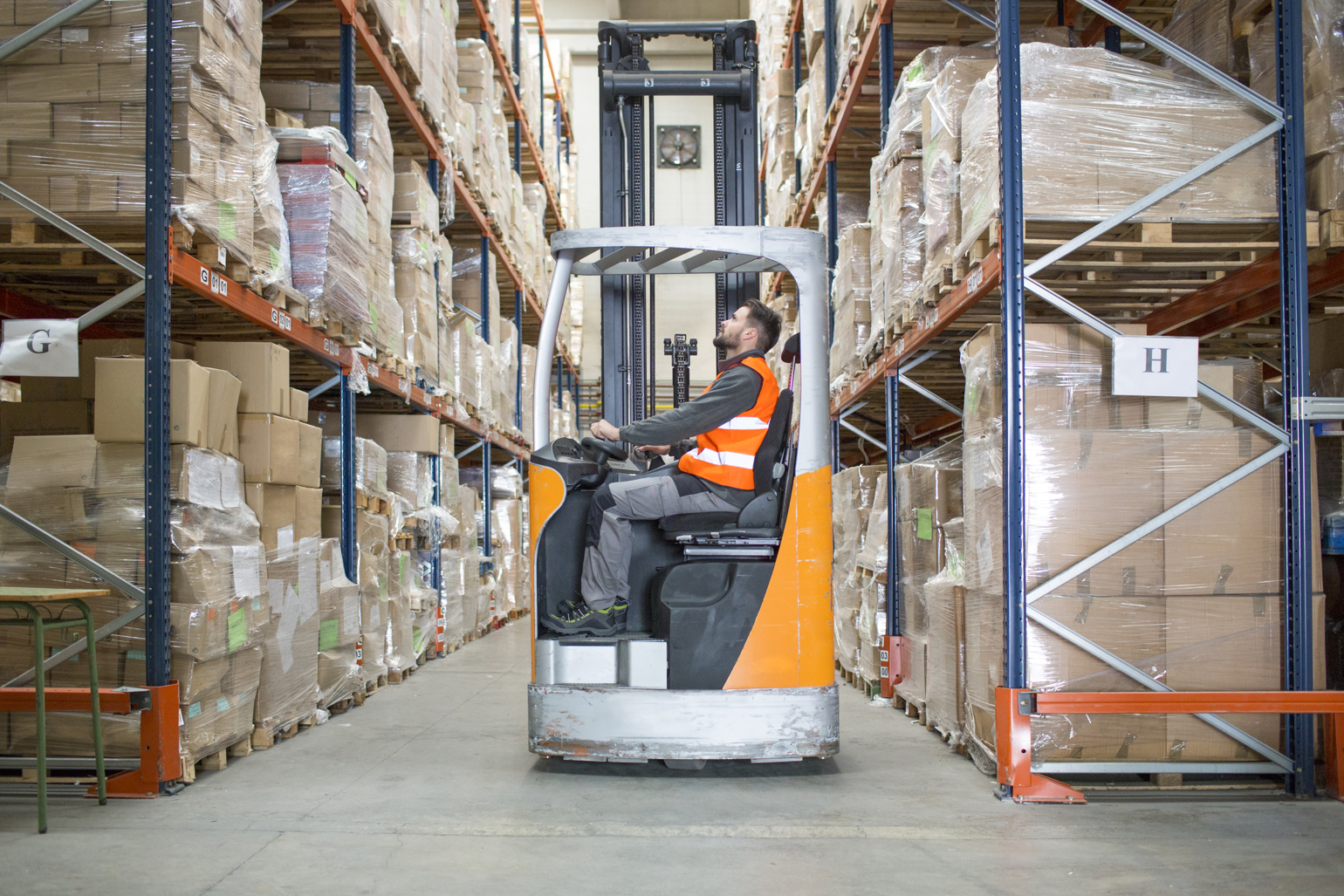 Fork Lift Truck In Warehouse 511786204 5584X3723